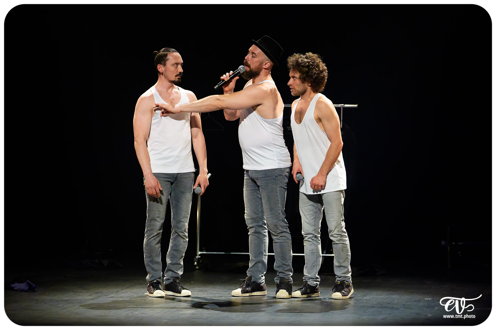 THE SHOW (LES TRIDICULOUS)